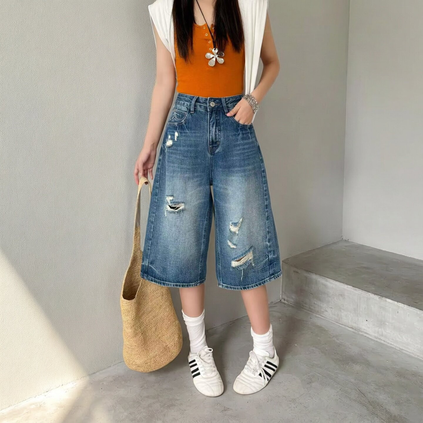 高街破洞高腰显瘦阔腿牛仔中裤女