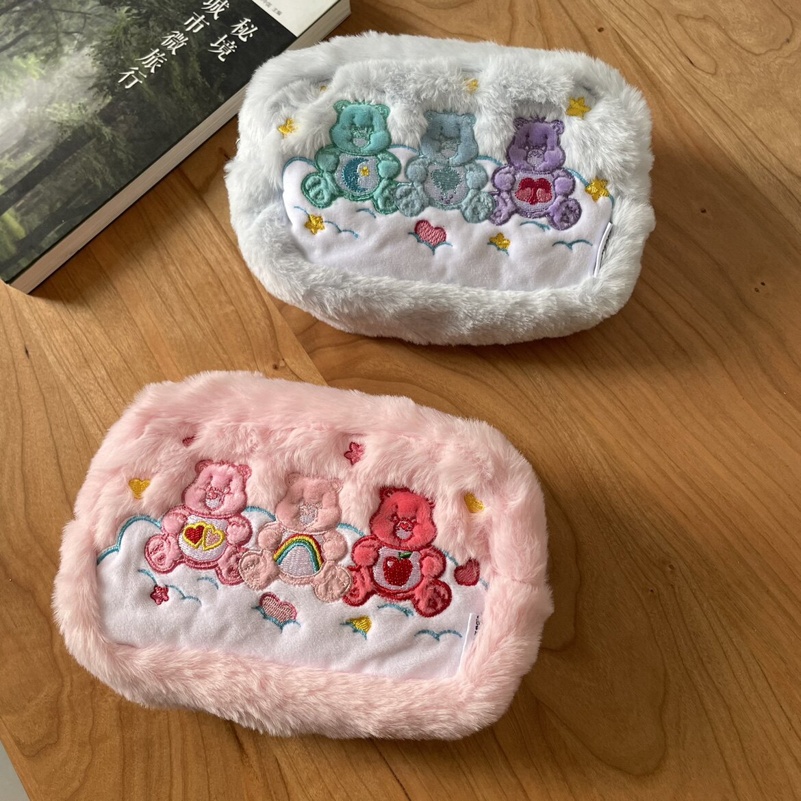 miniso名创优品毛绒彩虹熊可爱便携糖果色化妆包笔袋爱心收纳包图片