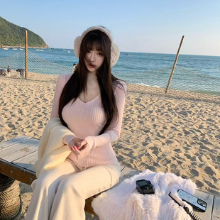 Liuu嘻嘻阿纯欲风V领打底衫女秋冬季设计感修身外穿时尚长袖上衣