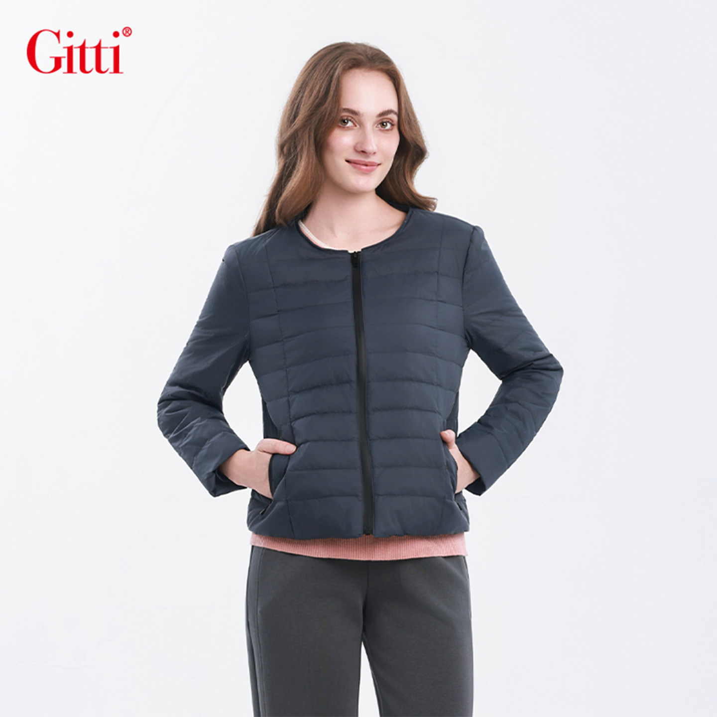 Gitti/吉蒂轻薄圆领羽绒服女修身短款车花鸭绒保暖外套G265172