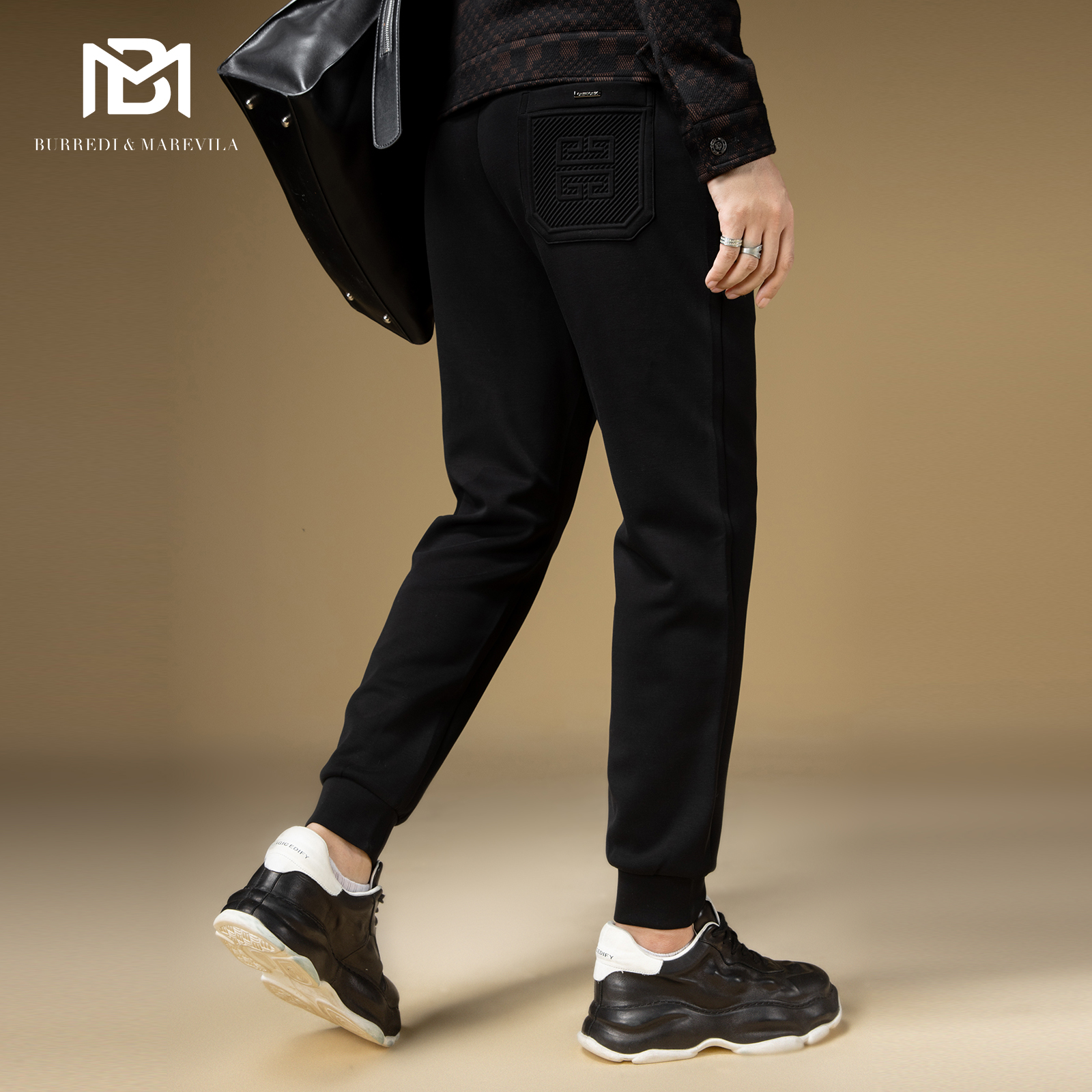 BM简约纯色字母压花束脚卫裤