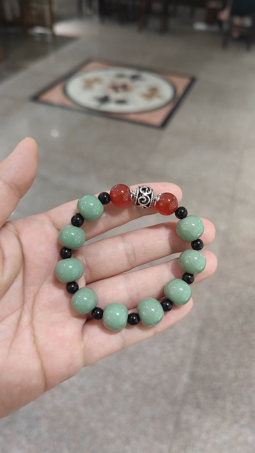 来一串高端手工汝瓷珠子吧！汝州窑开片手串手链，看中哪个发哪个使用感如何?