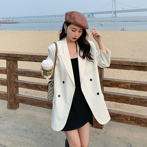 韩系chic白色短款西服上衣女春秋超火好看高级感职业通勤西装外套图片