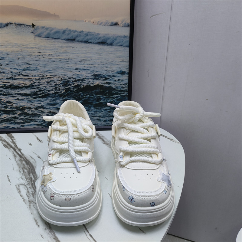 韩版厚底小白鞋女卡通拼色交叉绑带圆头休闲板鞋学生鞋