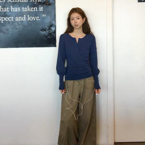 红人馆内搭打底衫女早秋穿搭2026新款长袖t恤蓝色休闲慵懒风上衣