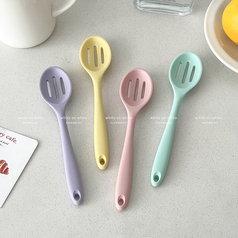 可爱勺子食品级硅胶儿童辅食勺长柄漏勺家用厨房小号搅拌勺糖水勺