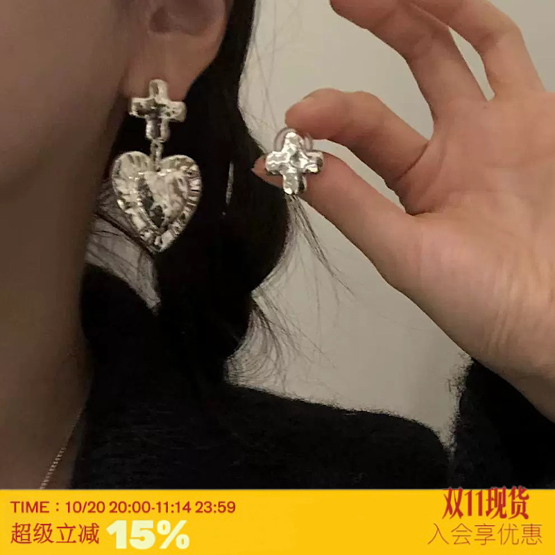 韩国博主mone褶皱爱心十字架耳环