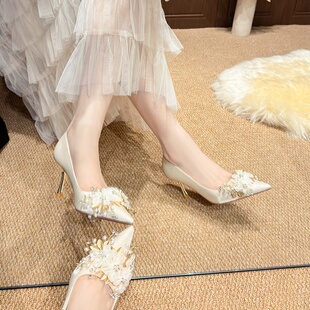 法式花朵绸缎单鞋女2025新款尖头细跟绝美高跟鞋日常可穿新娘婚鞋