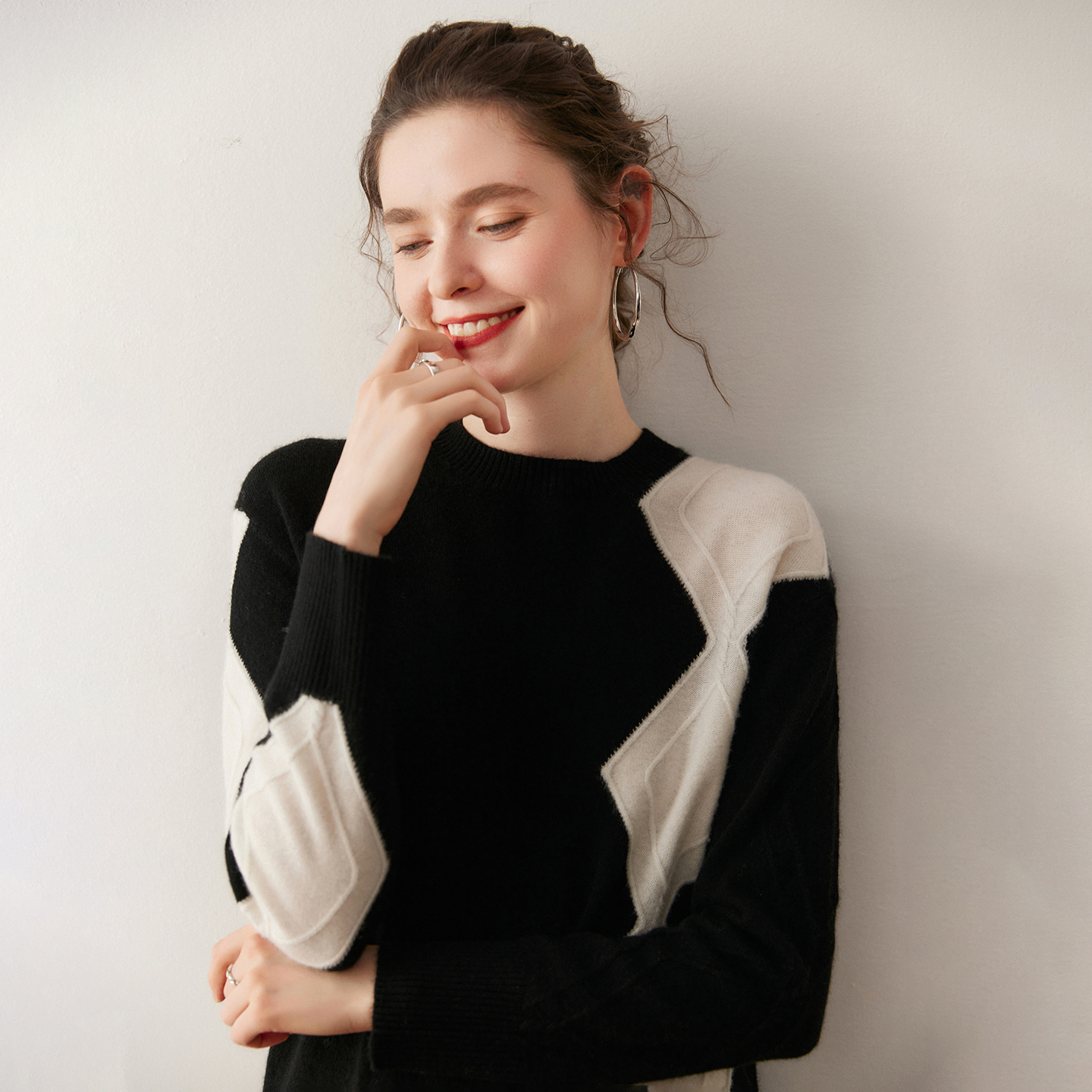 超火港风圆领羊绒衫女宽松