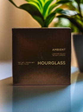 Hourglass膨胀色五花肉腮红