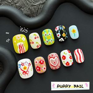 碎花美甲樱桃小雏菊可爱手绘卡通美甲新年圣诞穿戴甲红蓝港风复古