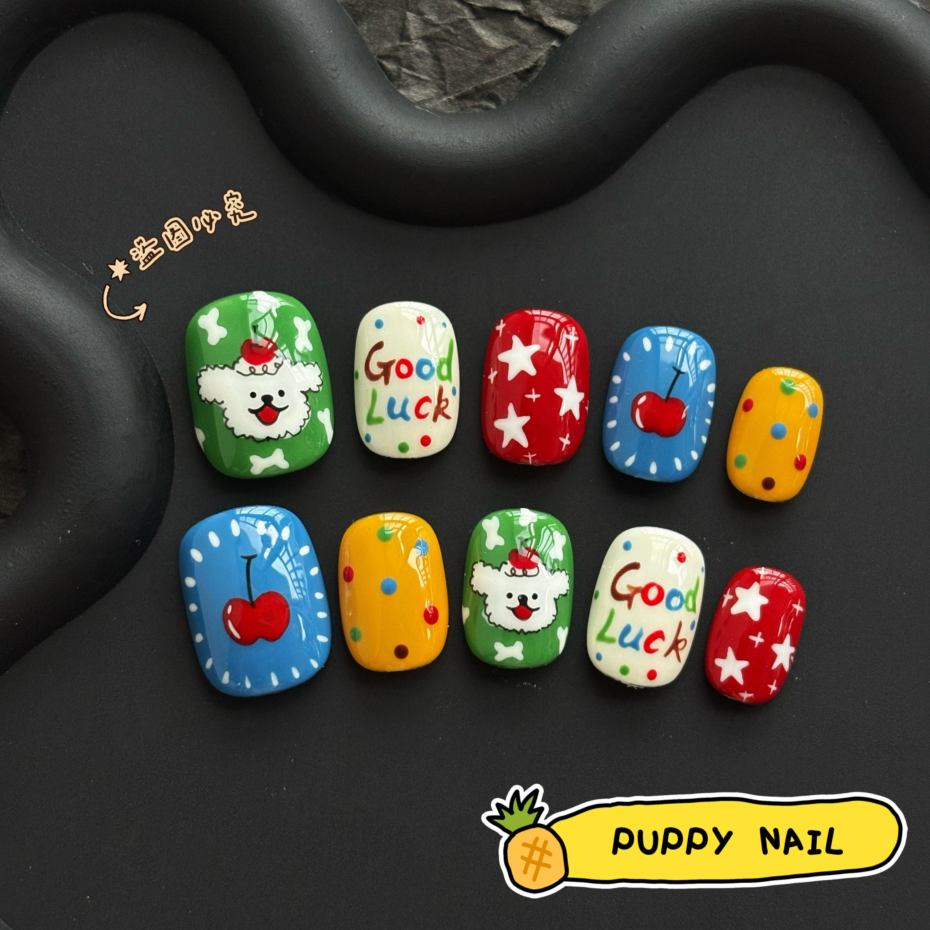 PUPPY家线条小狗圣诞卡通纯手工手绘可爱穿戴甲秋冬彩色美甲显白