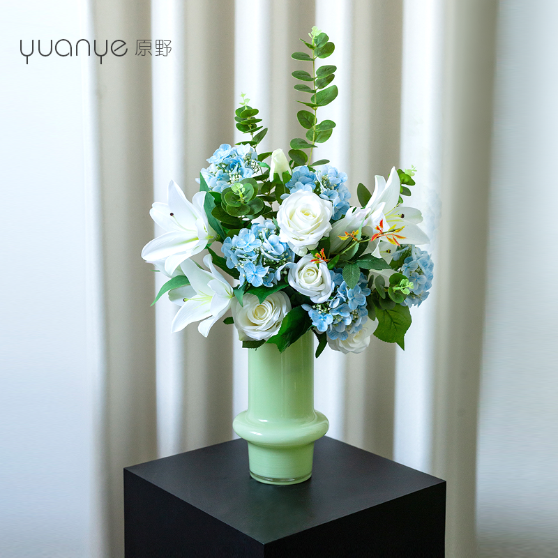 北欧奶油风客厅高档仿真花束
