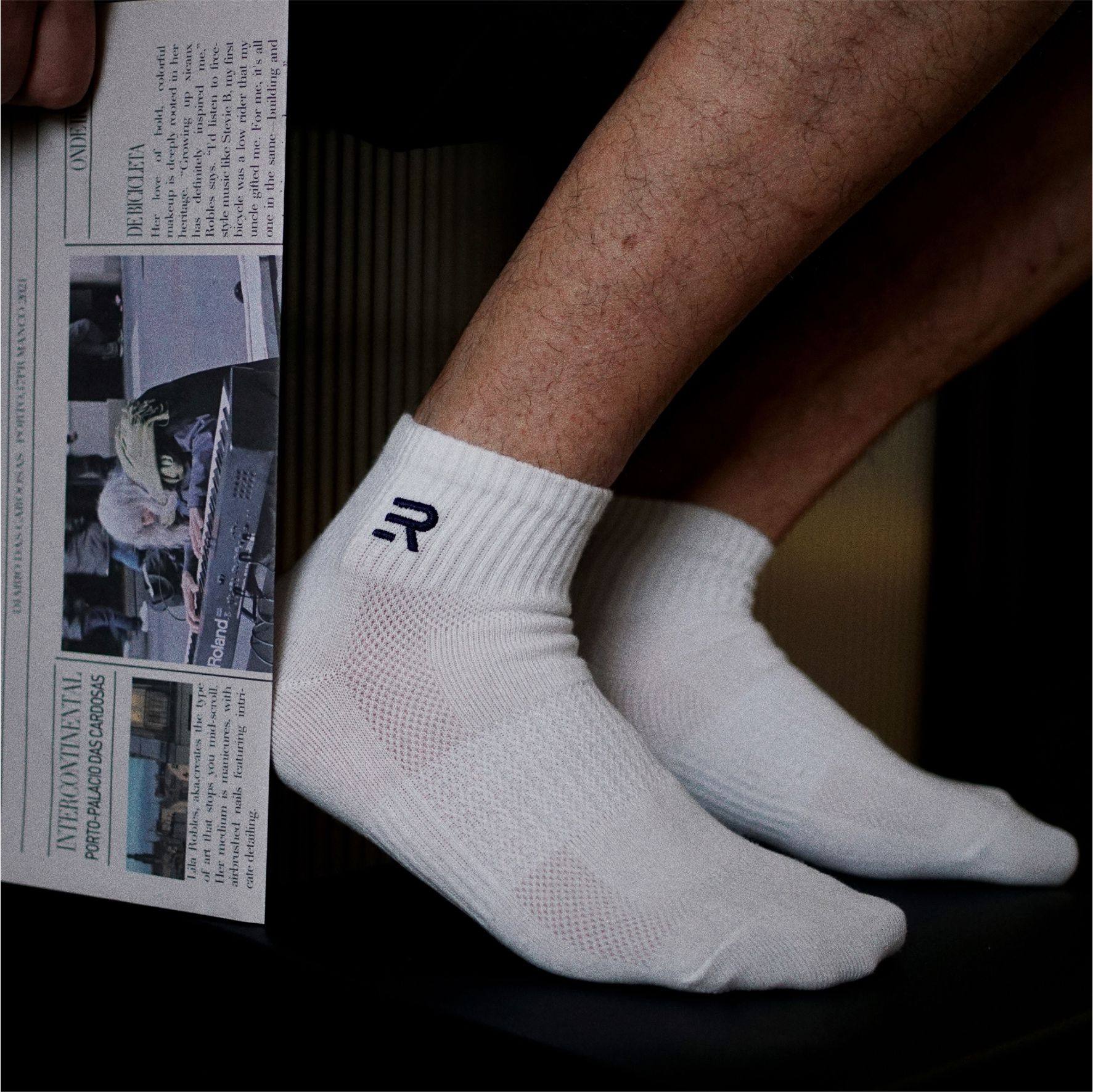 袜子男士中筒袜纯棉韩版ins街头潮流简约白色袜纯棉吸汗短袜春夏