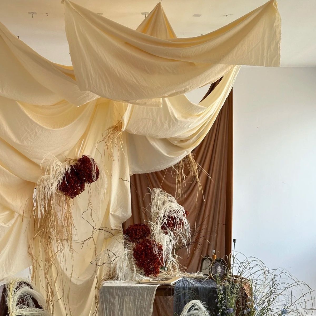 原生复古肌理舞台背景奶油婚庆布幔婚礼装饰布周岁吊顶甜品桌布