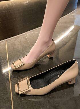春秋时尚灰色方扣小高跟鞋女2026年春新款漆皮方头中跟浅口0206zd