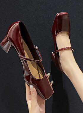春秋法式玛丽珍鞋小皮鞋一字带浅口单鞋女红色漆皮粗跟方头0206zd