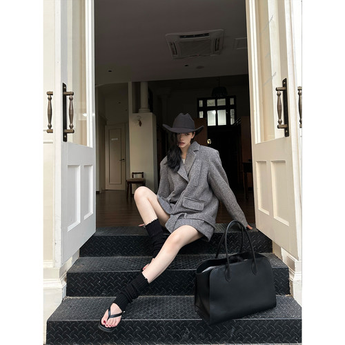 高智灰廓形收腰绑带呢子外套