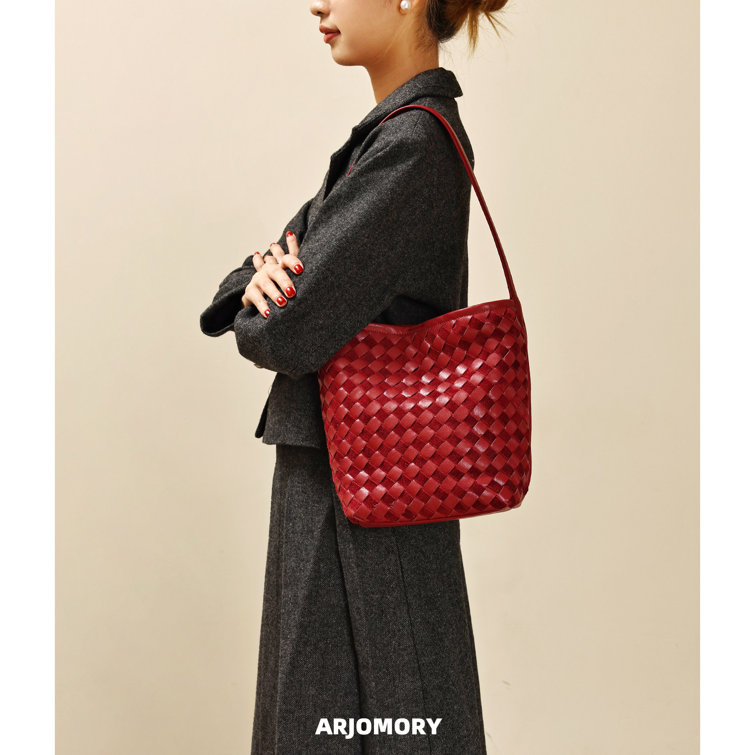 ARJOMORY小众品牌头层牛皮编织水桶包女2025新款红色单肩托特包