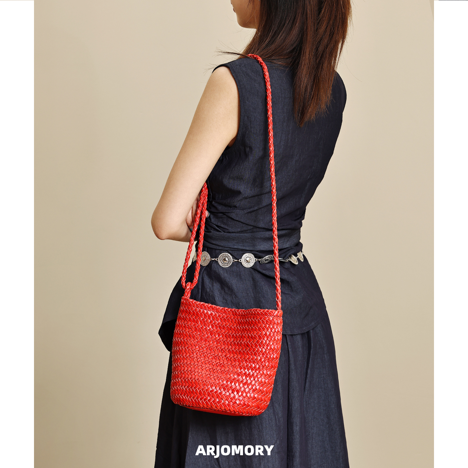 ARJOMORY小众设计手工编织头层牛皮水桶包包女2025新款时尚斜挎包
