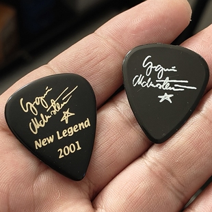 2001年吉他大师英格威 签名吉他拨片一对