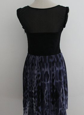 GUE**小性感 黑色＋印花 时尚百褶连衣裙