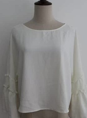 ant**io me**ni 荷叶 喇叭袖 白色TOPS 上衣
