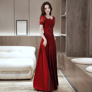 敬酒服新娘2023新款结婚高级感高端酒红色晚礼服订婚连衣裙女夏季