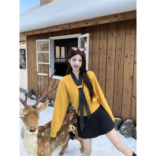 法式v领波点丝巾黄色套头打底毛衣女2025秋冬新款内搭针织衫上衣