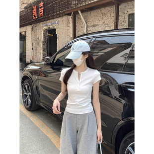 小个子纯棉上衣 白色半开领纽扣正肩短袖 t恤女夏季 设计感修身 短款