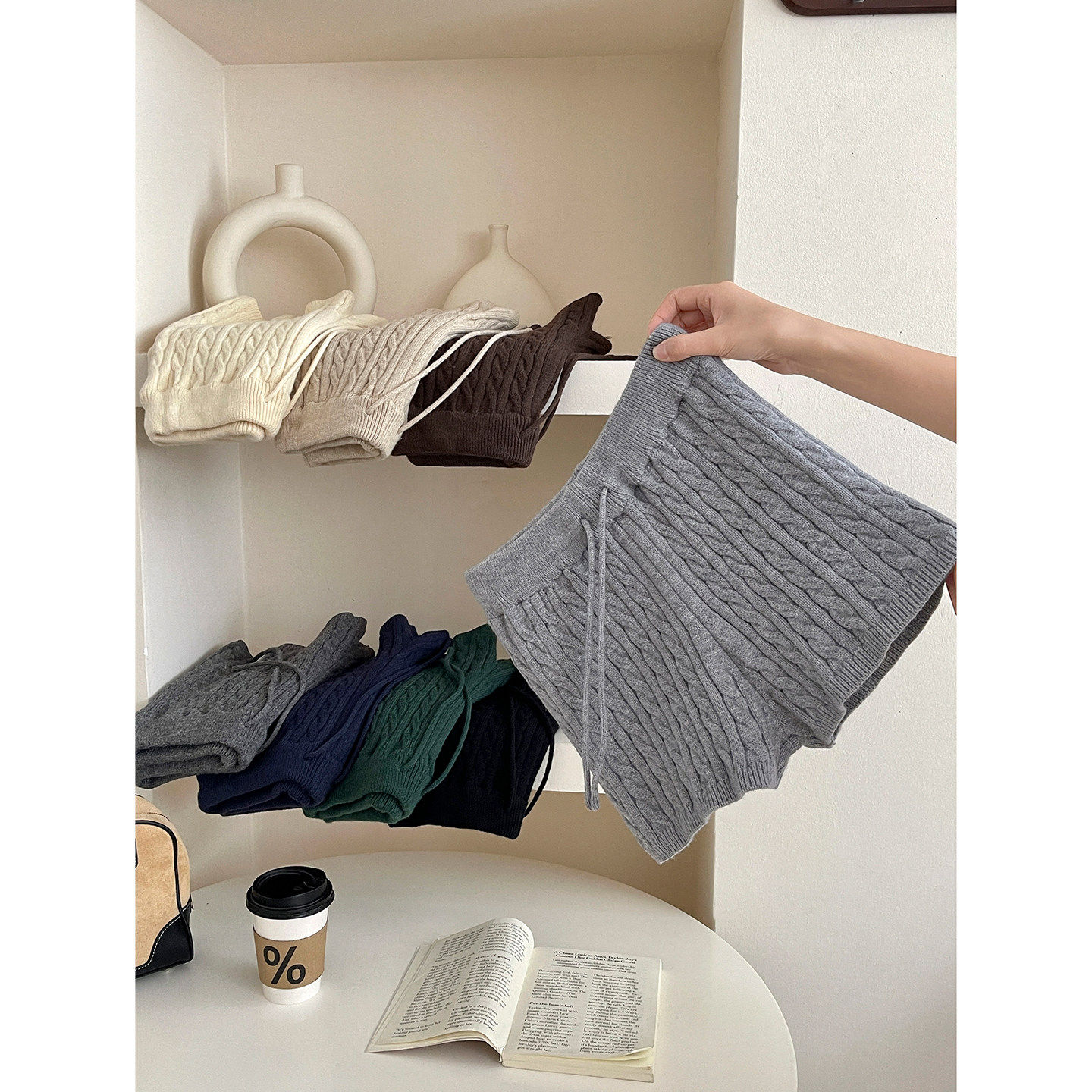 日韩系复古简约松紧腰麻花毛线针织短裤女秋外穿百搭显瘦阔腿靴裤,女装/女士精品,休闲裤,淘宝优惠券,粉丝福利购,淘宝优惠卷