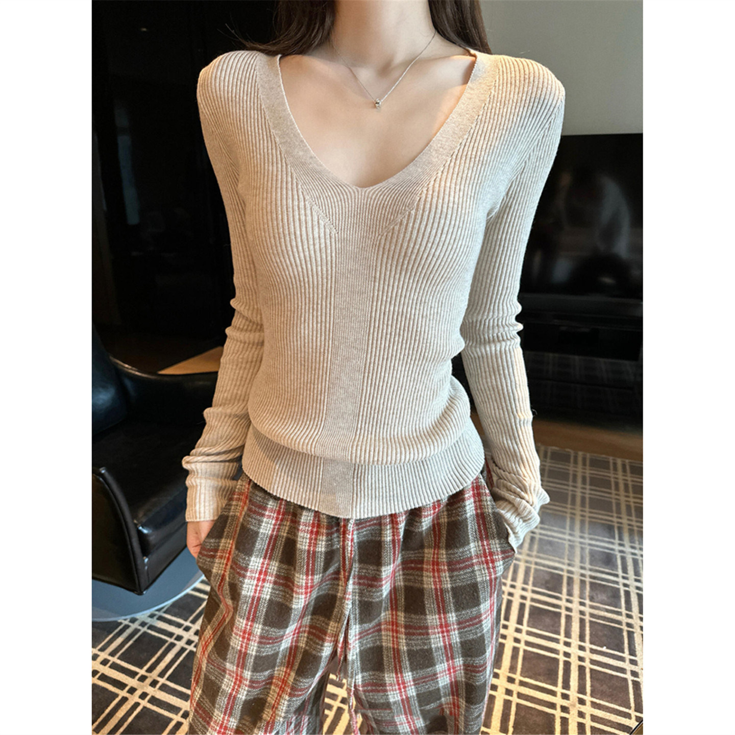 秋冬季法式气质高级感百搭修身长袖打底针织衫上衣v领内搭毛衣女