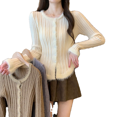 设计感小众修身短款毛衣女打底衫