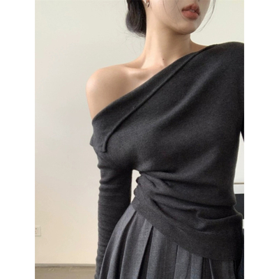 露肩斜肩针织衫女长袖早秋不规则设计感毛衣修身收腰巨好看的上衣