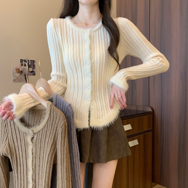 设计感小众修身短款毛衣女打底衫