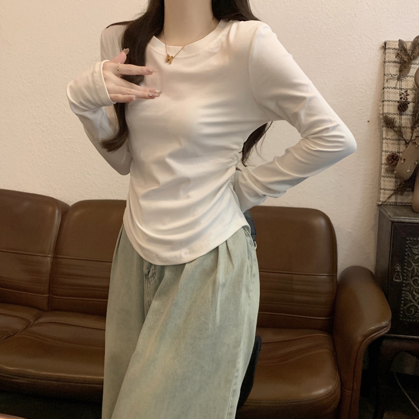 白色t恤女长袖早秋韩系修身短款设计感独特超好看内搭打底衫上衣