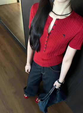 正肩红色t恤女短袖夏2025新款美式复古辣妹气质修身麻花针织上衣