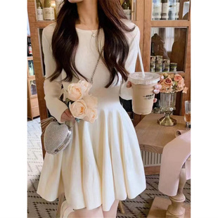 赫本风法式毛衣裙子春秋冬新款配大衣内搭修身收腰打底针织连衣裙