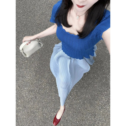 正肩蓝色t恤女短袖夏季法式设计感小众别致绝美修身短款针织上衣