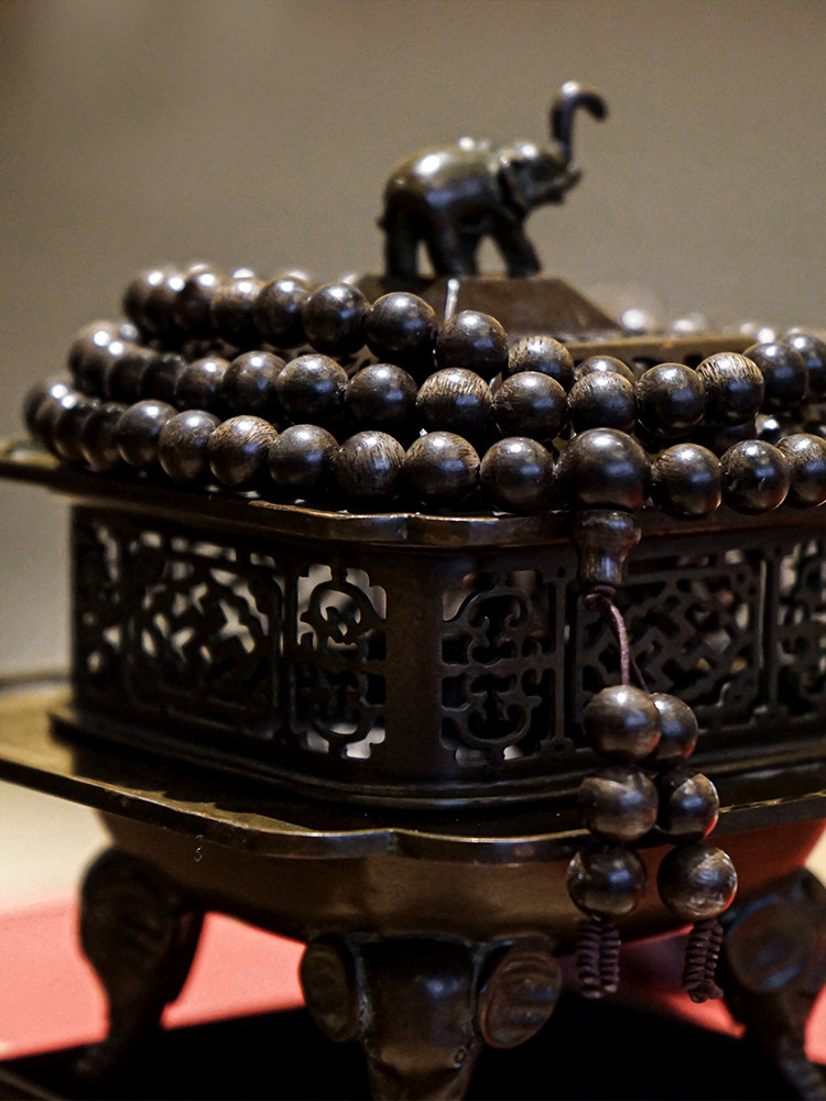 정통 브루나이 AGARWOOD 팔찌 남자 108 부처님 비즈 정통 오래된 소재 전체 오일 나무 여성용 팔찌 묵주 비즈