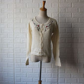 女士圆领V领清新 百搭开衫 日单针织开衫 手工绣丝带花修身