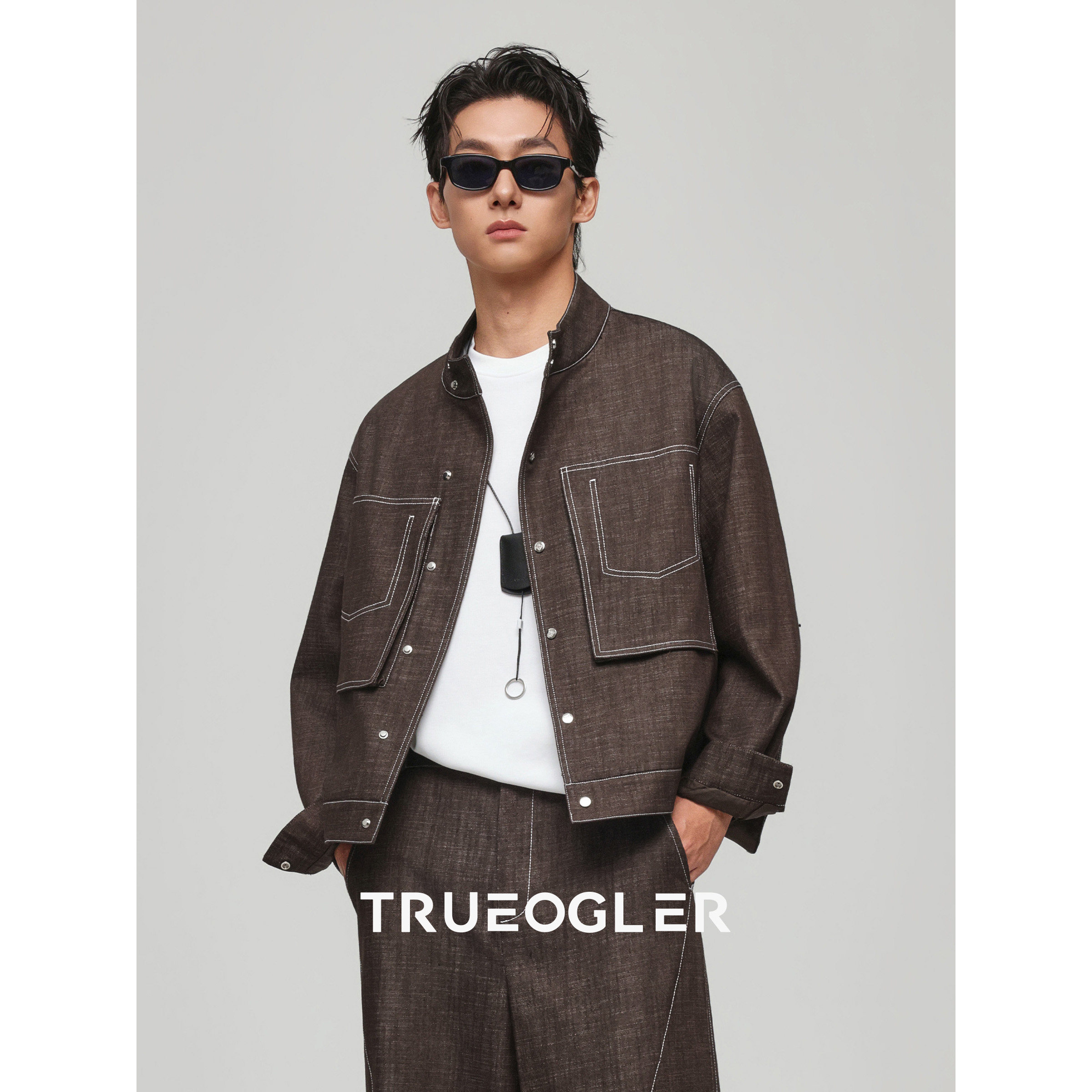 【储格】仿牛仔夹克外套男2026新款春秋季休闲宽松立领明线套装