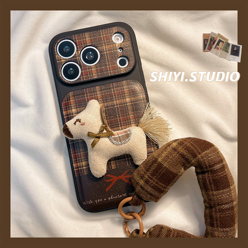 美拉德复古格纹小马手绳腕带适用苹果17promax手机壳16pro新款iphon17秋冬15pro女款15硅胶14防摔13皮质硬壳