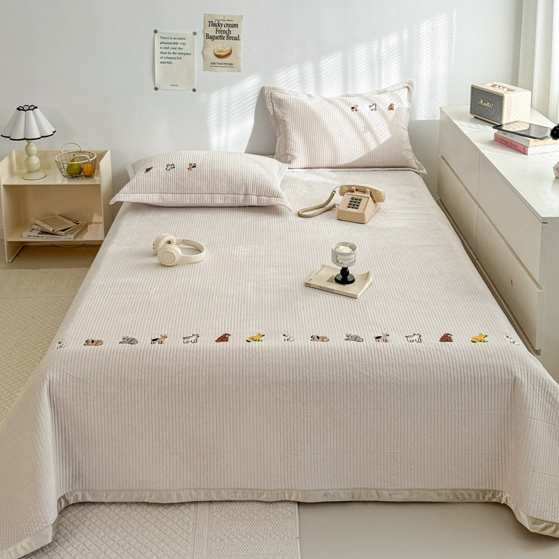 牛奶绒床盖三件套可爱卡通刺绣防滑床单三件套加厚保暖榻榻米床用