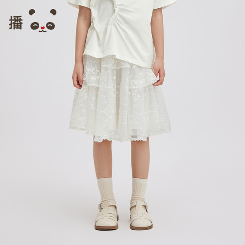松紧腰身，精美绣花