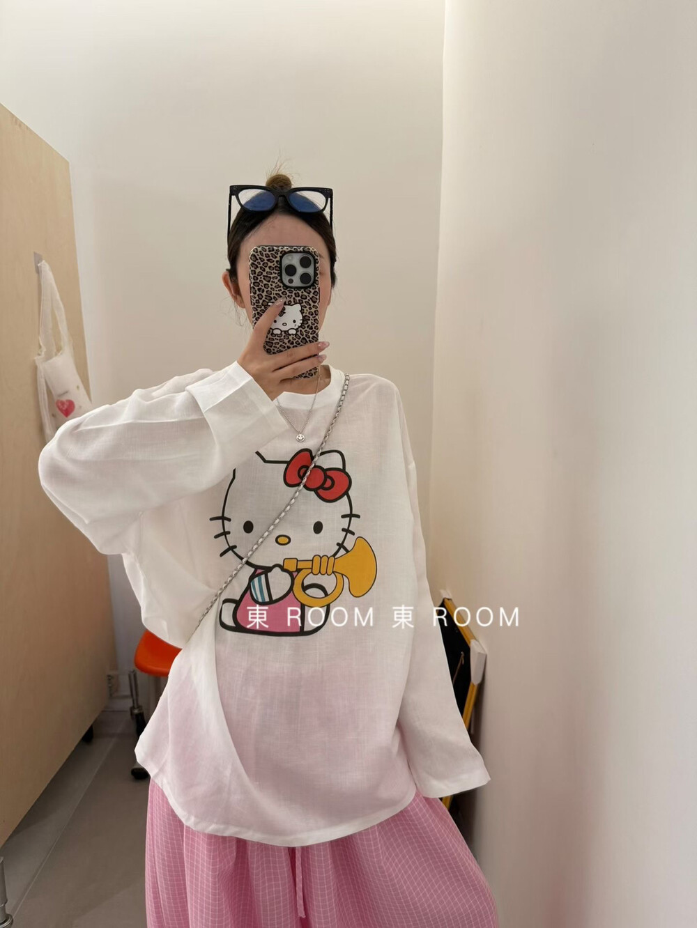 東ROOM秋新款韩版卡通kitty猫印花宽松圆领时尚长袖T恤休闲26318