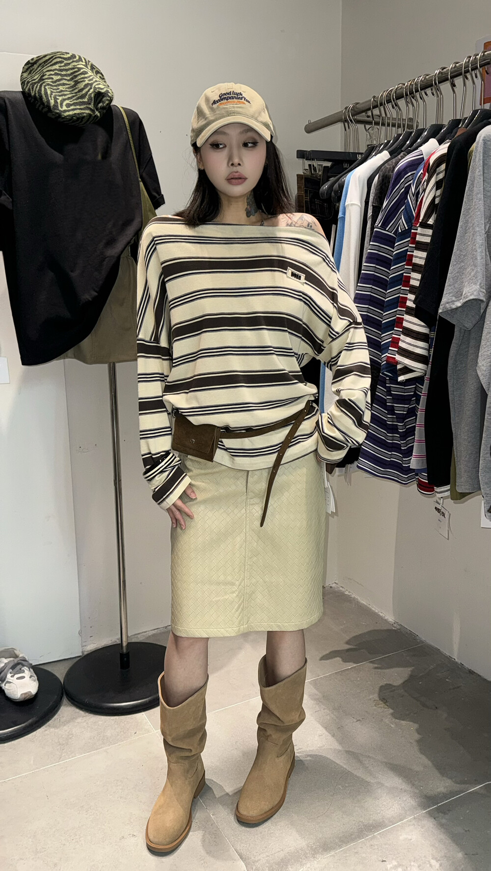 FISH YU秋新款美式复古三色条纹撞色拼接小标宽松斜肩长袖T恤女
