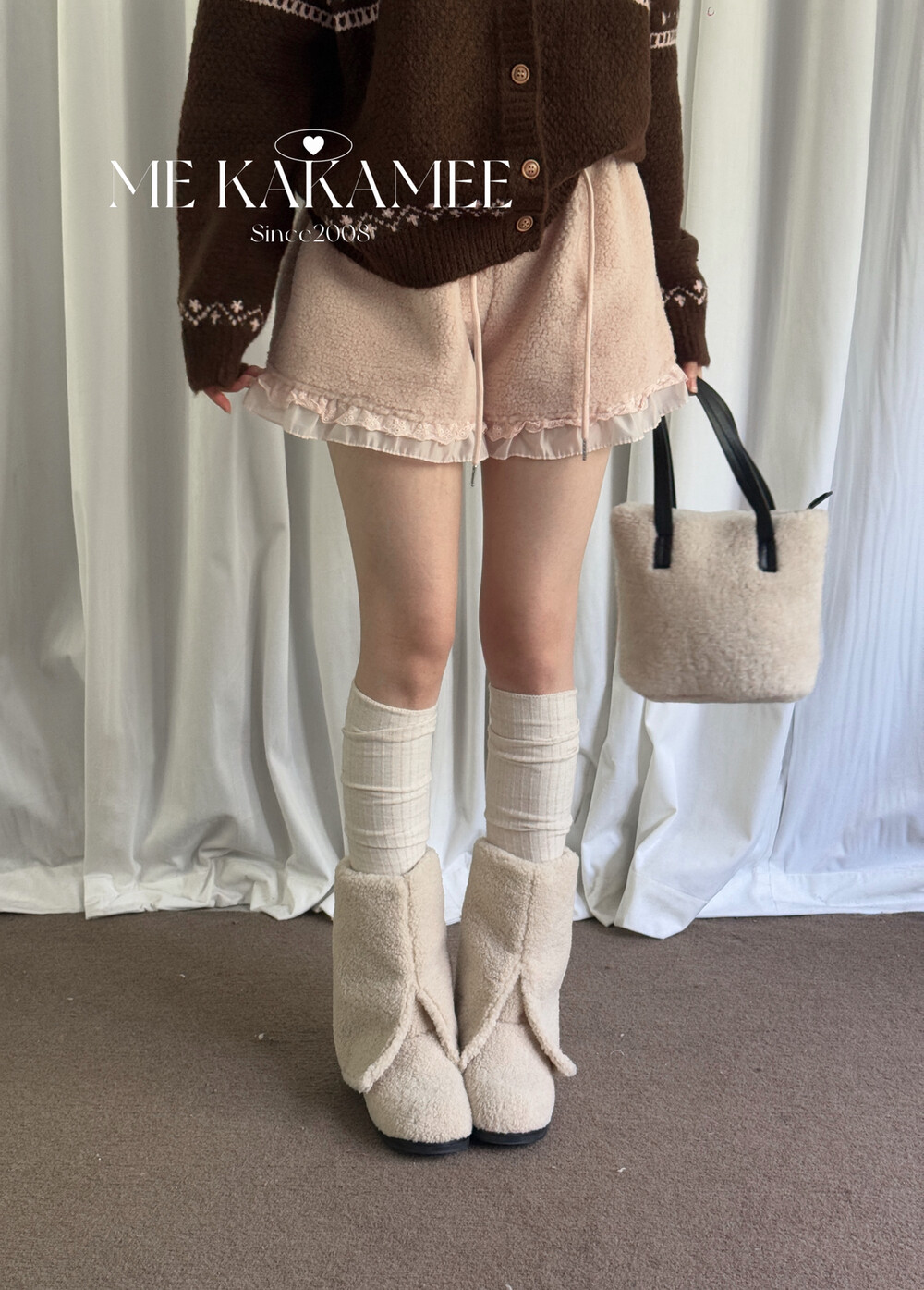 ME KAKAMEE冬新品慵懒甜美厚实羊羔绒拼接蕾丝花边休闲短裤A3093