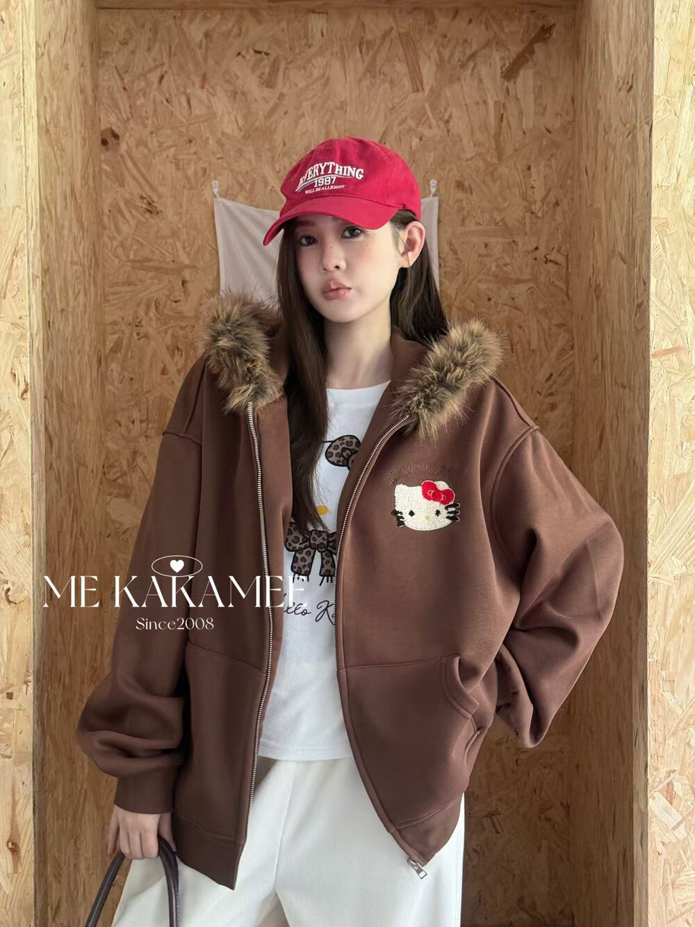 KAKAMEE冬新品重工植绒KT猫刺绣字母加绒仿貉子毛领卫衣外套9009