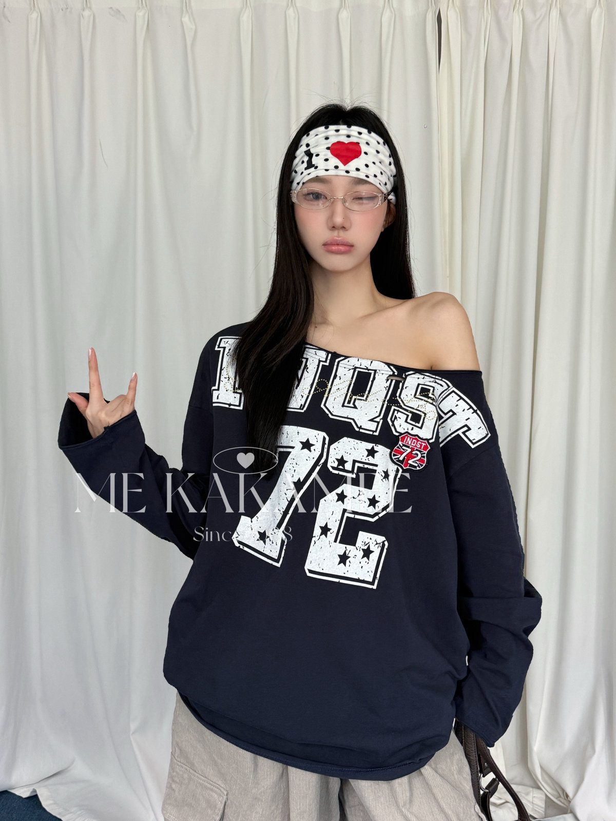 ME KAKAMEE秋新品美式复古喷画破洞斜肩宽松大版长袖T恤S5672